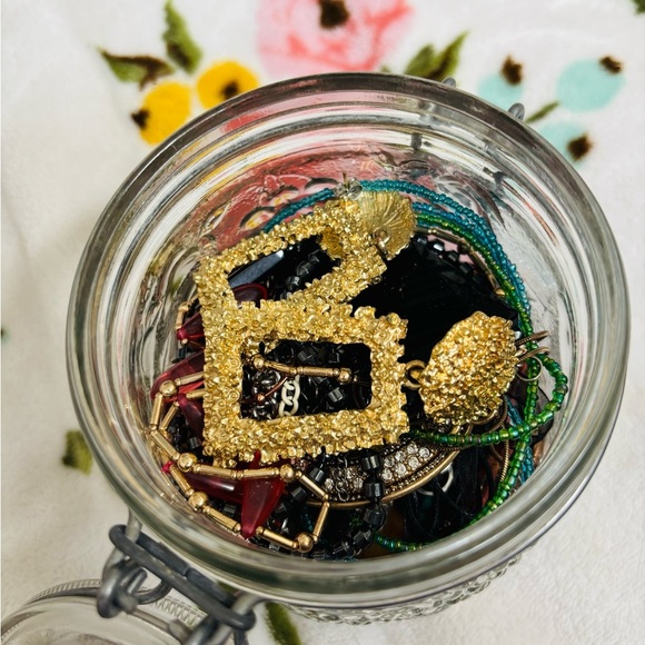 Jewelry - Jewelry bundle-necklace, earrings all wearable.